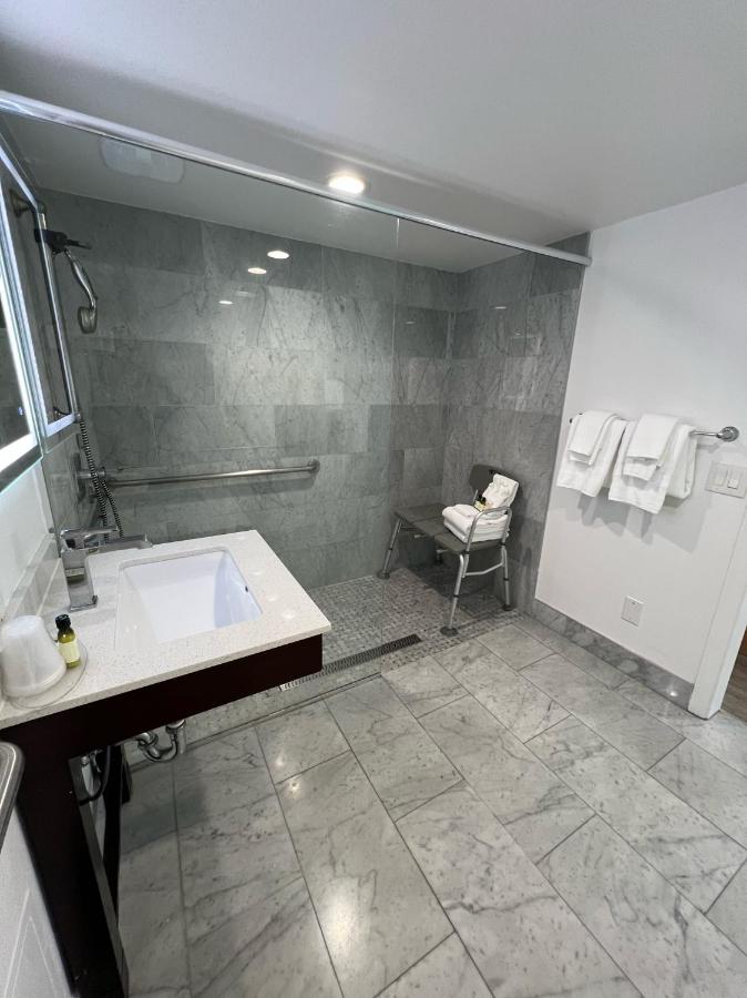Queen Room - Disability Access at Capri Laguna on the Beach