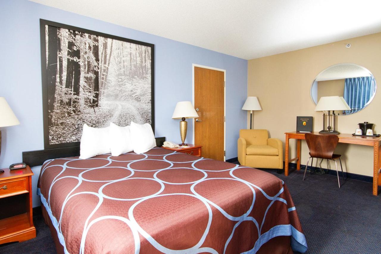 Queen Room - Non-Smoking at Super 8 by Wyndham Adrian