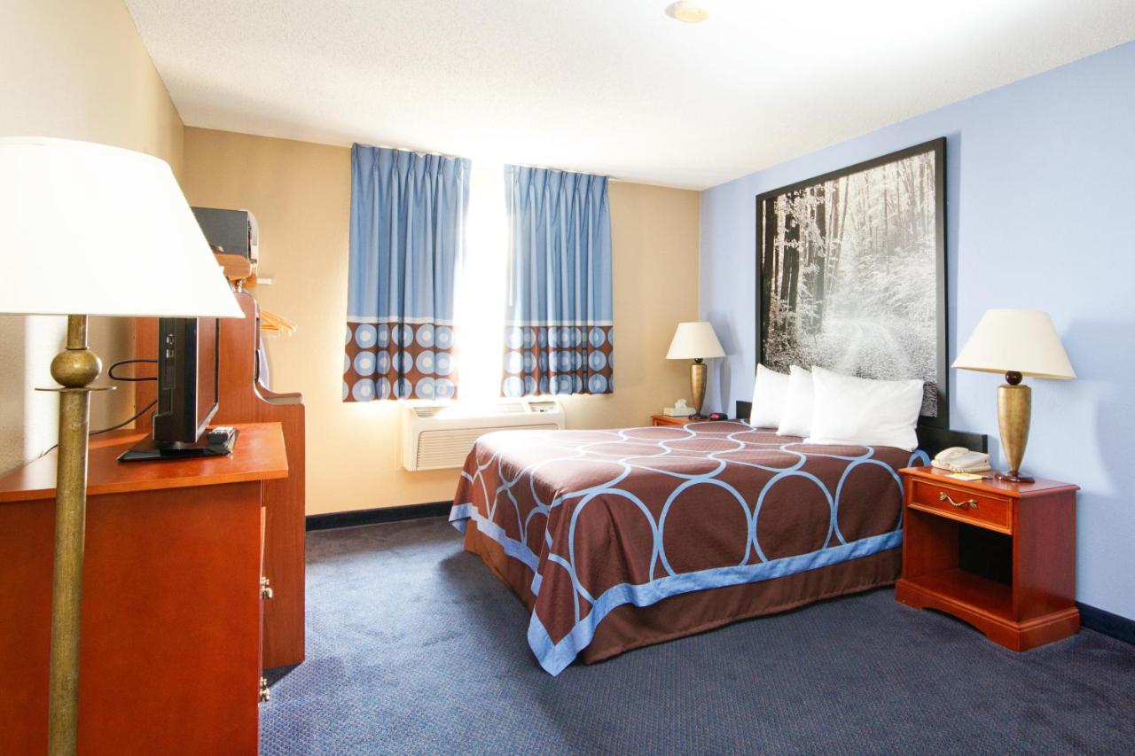 Queen Room - Non-Smoking at Super 8 by Wyndham Adrian