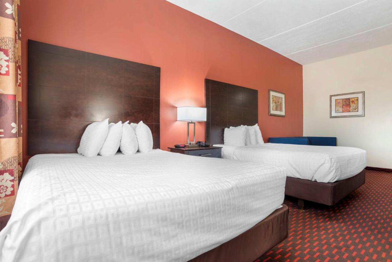 Queen Room with Two Queen Beds - Disability Access Roll in Shower at Best Western Plus Flowood Inn & Suites