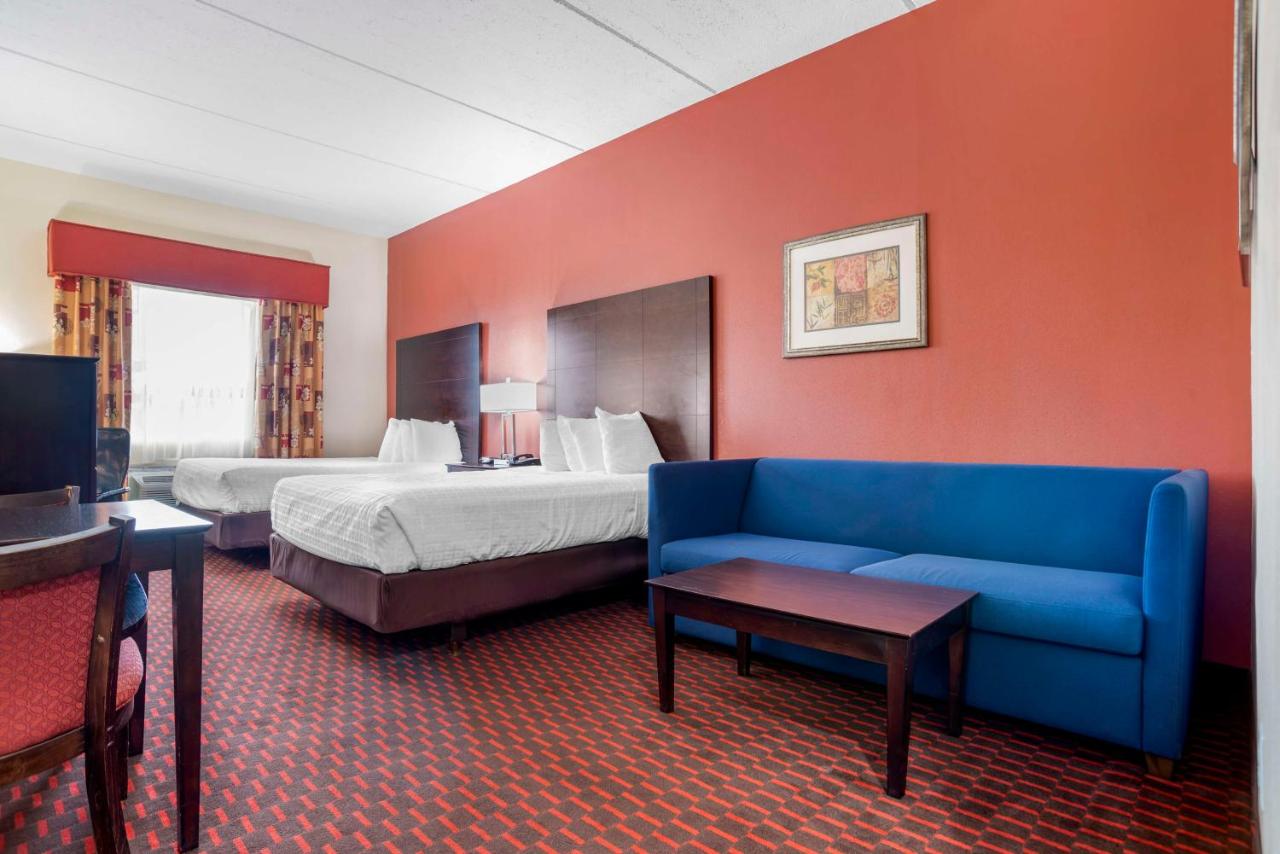 Queen Room with Two Queen Beds - Disability Access Roll in Shower at Best Western Plus Flowood Inn & Suites