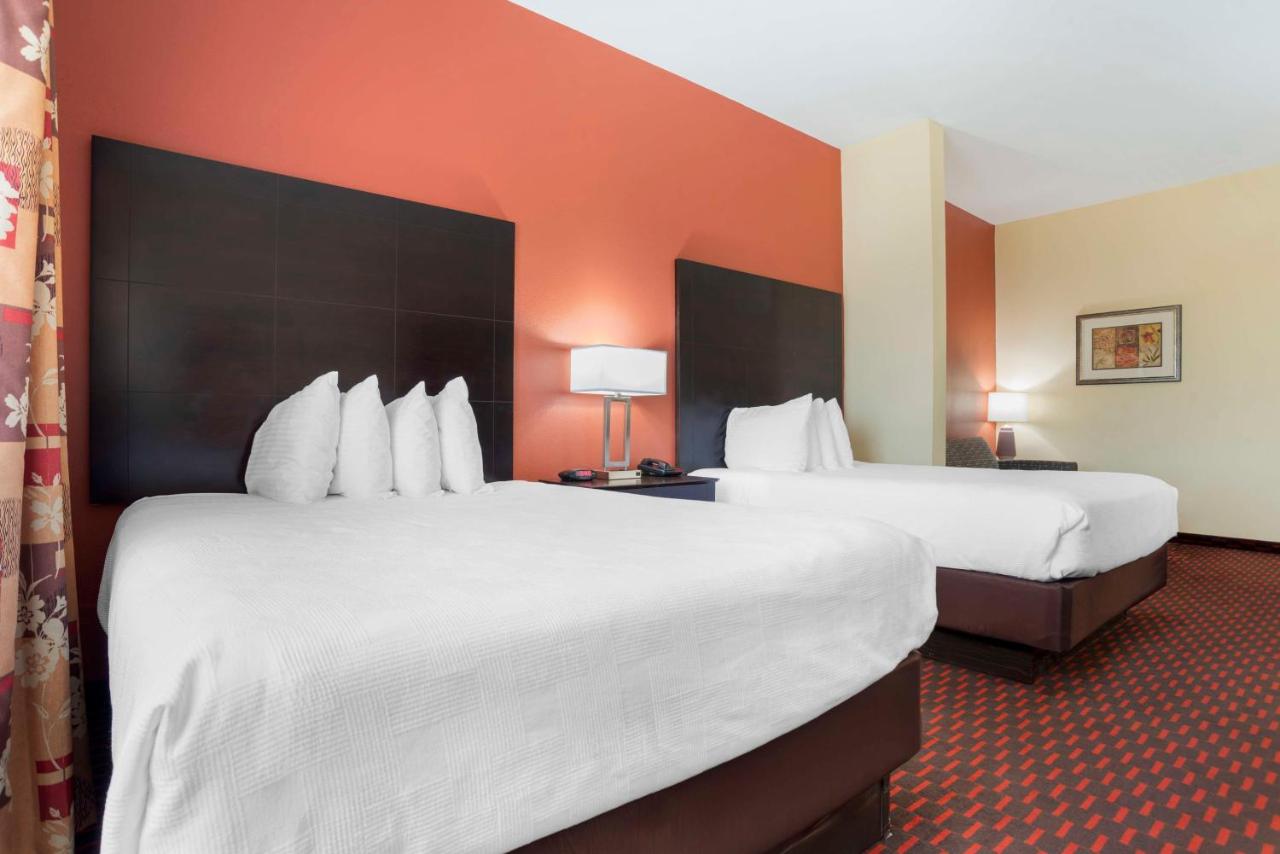 Queen Suite at Best Western Plus Flowood Inn & Suites