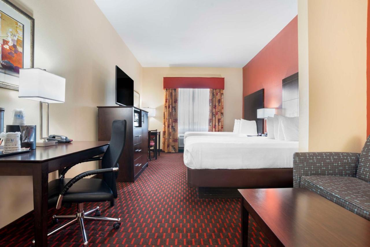 Queen Suite at Best Western Plus Flowood Inn & Suites