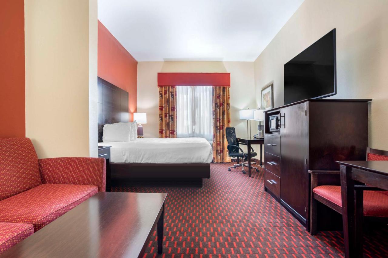 King Suite at Best Western Plus Flowood Inn & Suites