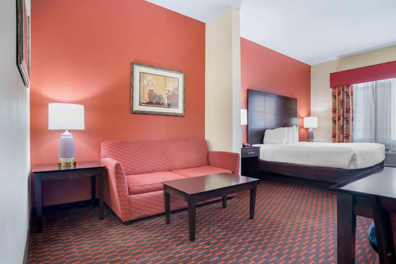 King Suite at Best Western Plus Flowood Inn & Suites