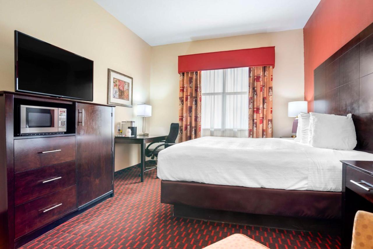 King Room - Disability Access Roll in Shower at Best Western Plus Flowood Inn & Suites