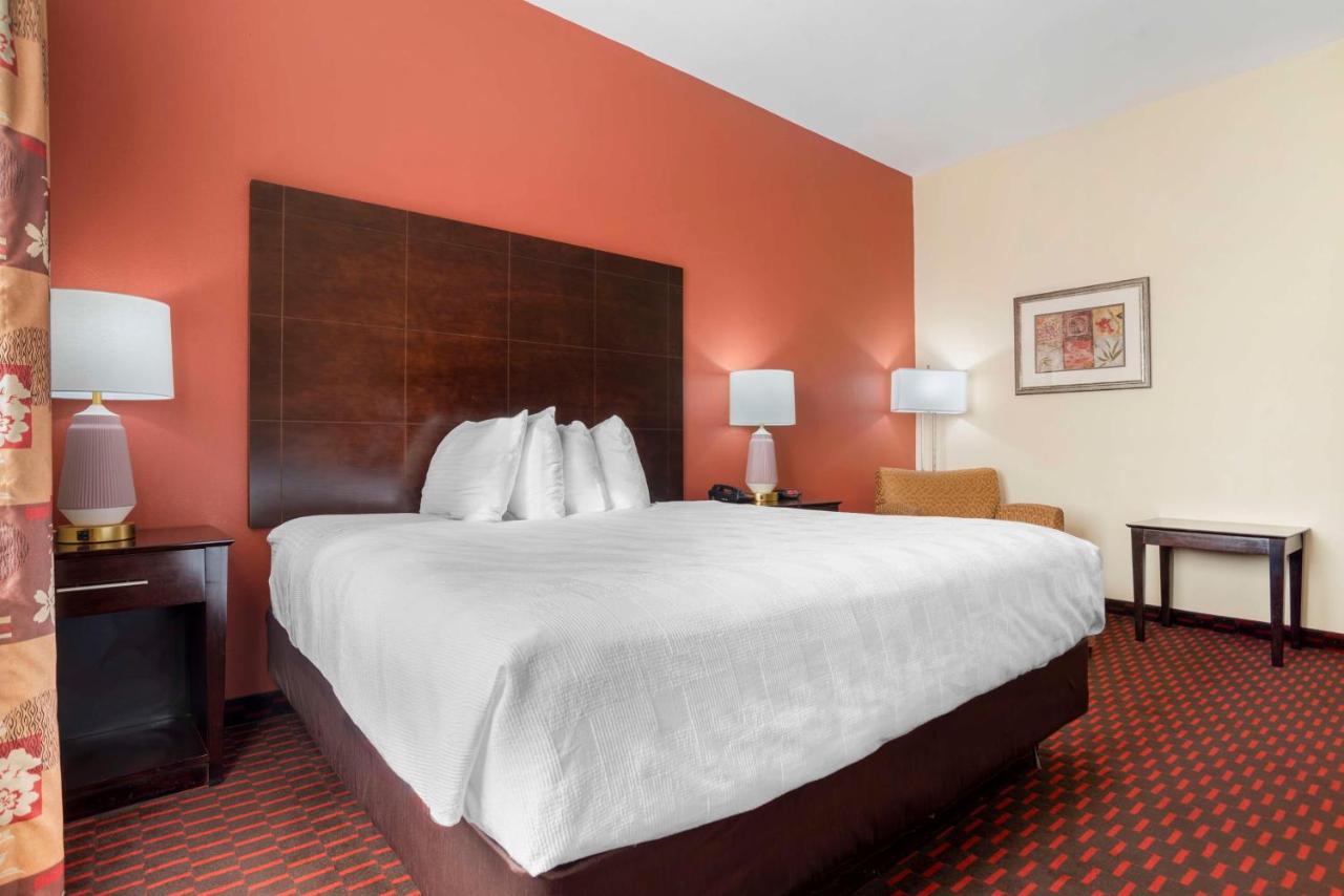 King Room - Disability Access Roll in Shower at Best Western Plus Flowood Inn & Suites