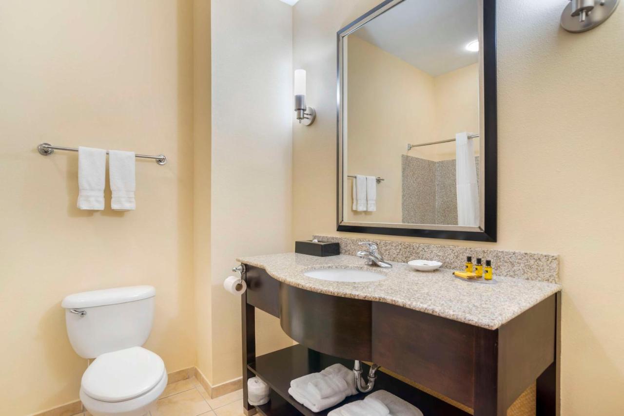 King Suite with Spa Bath at Best Western Plus Flowood Inn & Suites