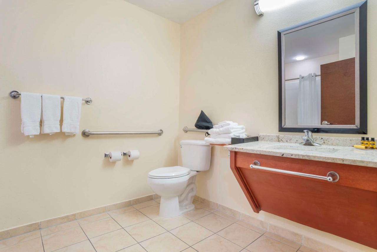 Queen Room with Two Queen Beds - Disability Access Roll in Shower at Best Western Plus Flowood Inn & Suites
