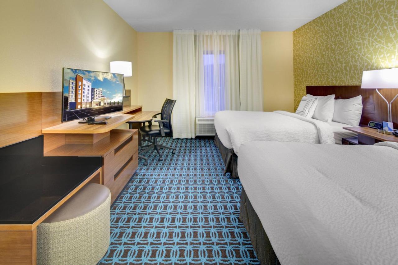 Queen Room at Fairfield Inn & Suites by Marriott Asheville Tunnel Road