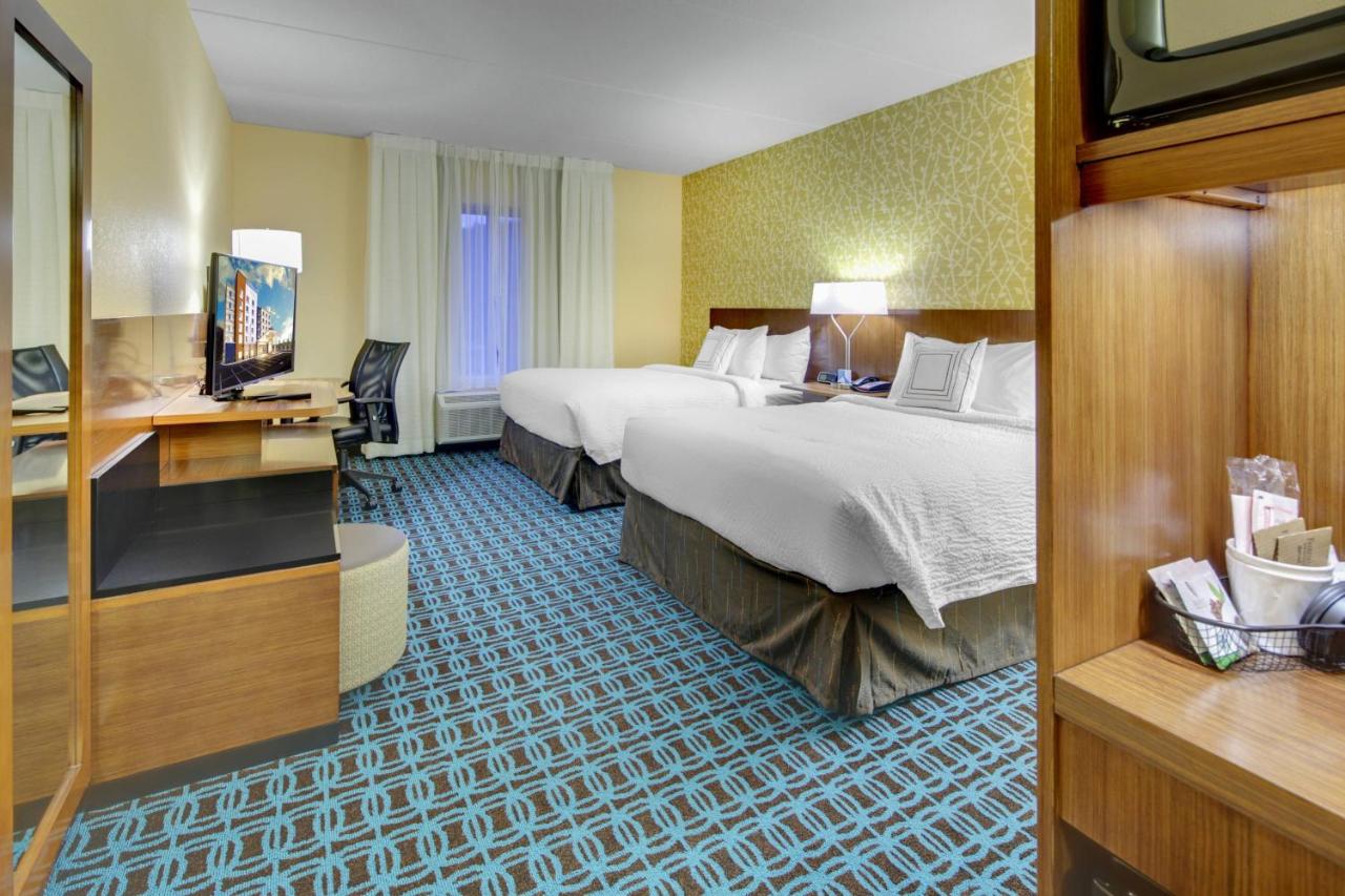 Queen Room at Fairfield Inn & Suites by Marriott Asheville Tunnel Road