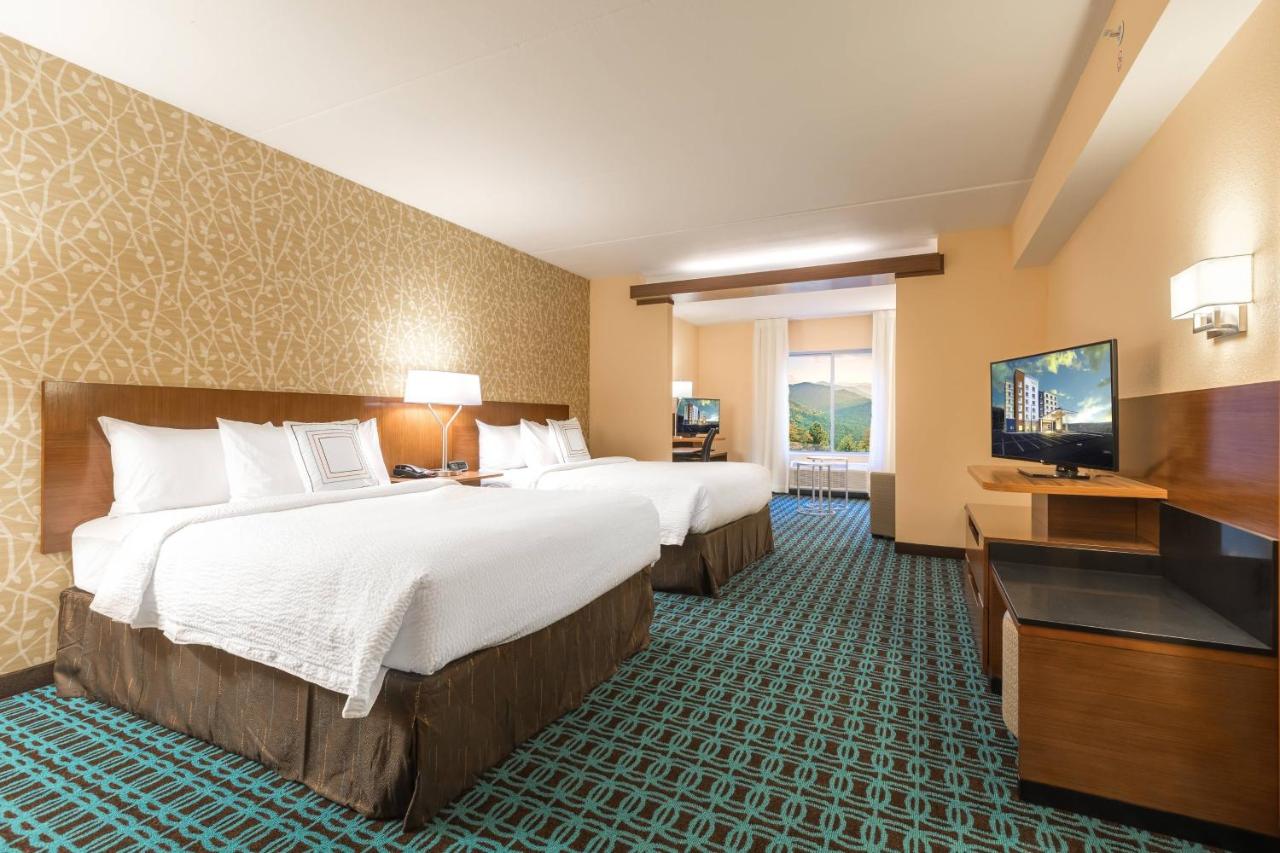 Queen Suite at Fairfield Inn & Suites by Marriott Asheville Tunnel Road