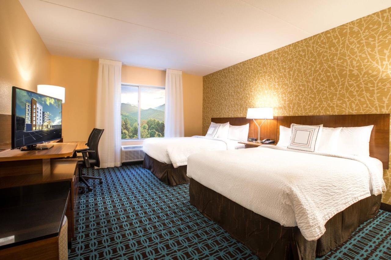 Queen Suite at Fairfield Inn & Suites by Marriott Asheville Tunnel Road
