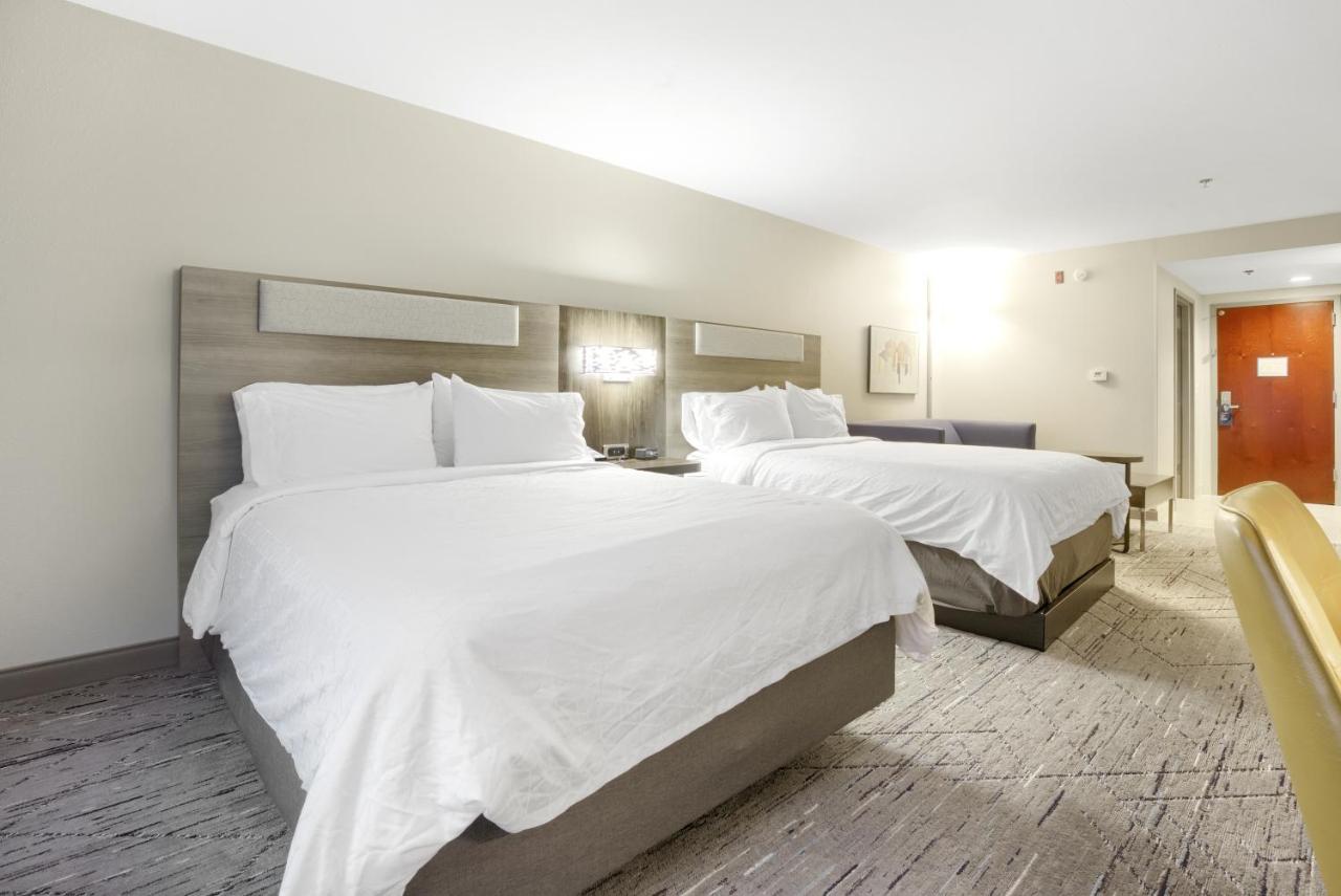 Queen Suite with Two Queen Beds and Partial Ocean View - Non-Smoking at Holiday Inn Express Gulfport Beach by IHG