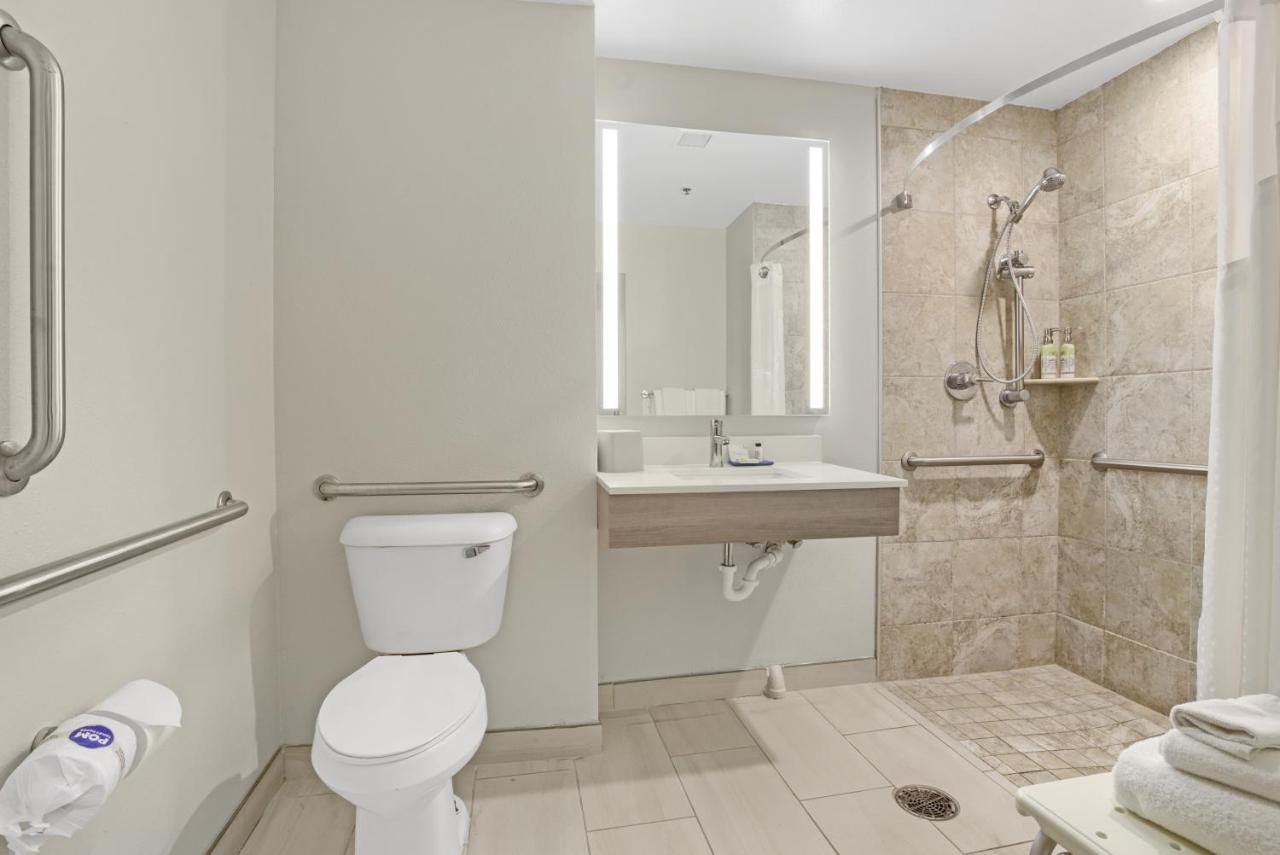 King Room with Partial Ocean View and Roll In Shower - Mobility Accessible/Non-Smoking at Holiday Inn Express Gulfport Beach by IHG
