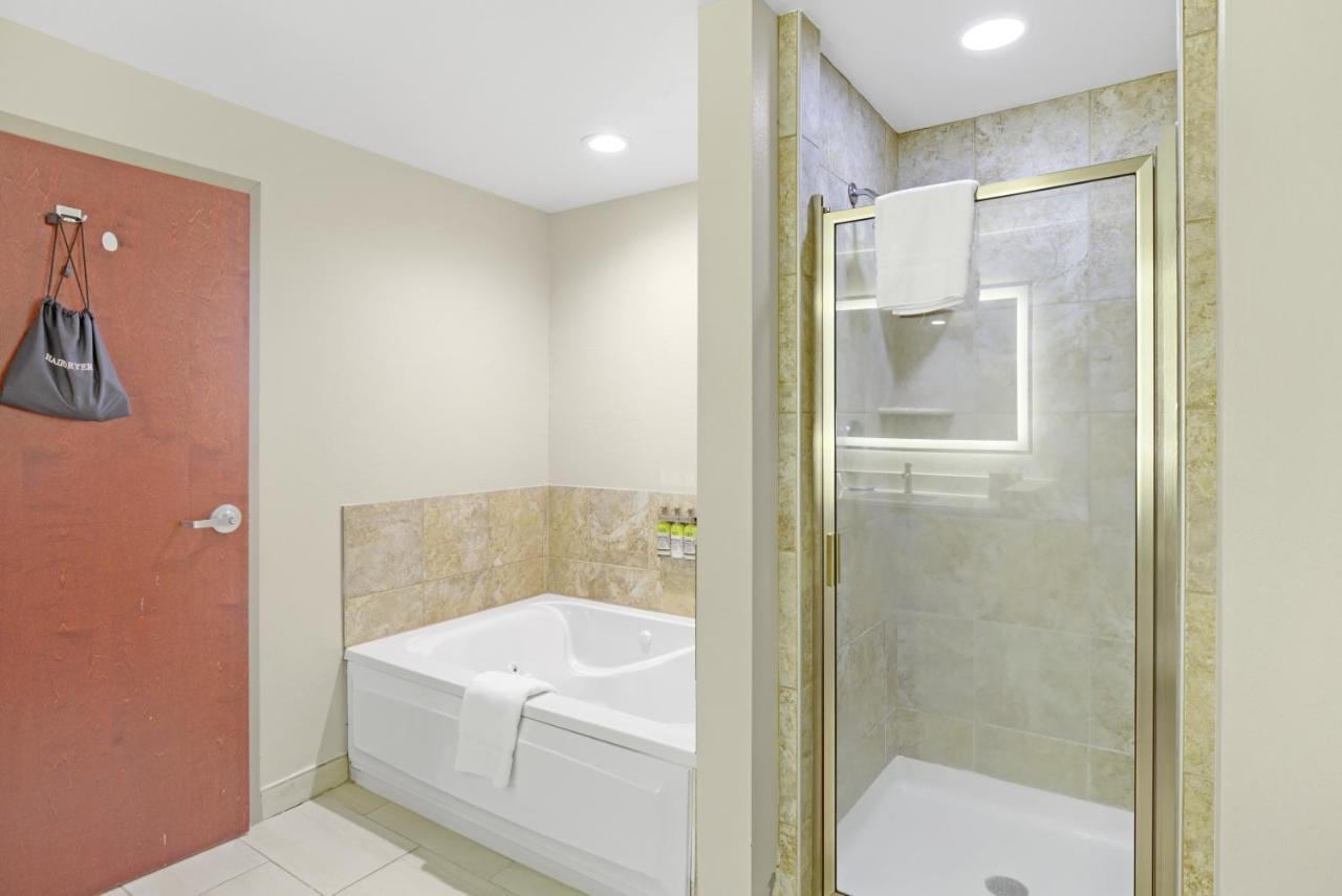 King Suite with Ocean View - Non-Smoking at Holiday Inn Express Gulfport Beach by IHG