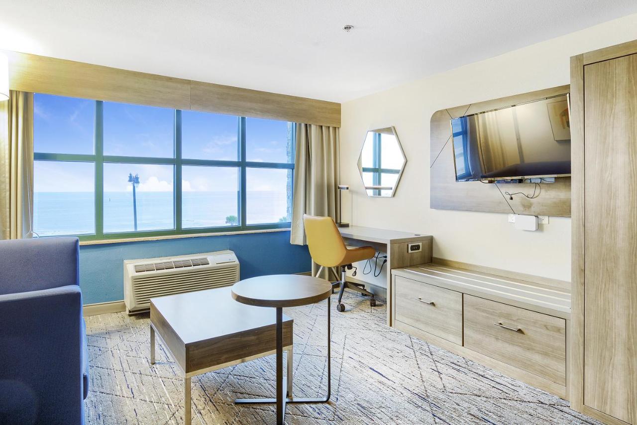 King Suite with Ocean View - Non-Smoking at Holiday Inn Express Gulfport Beach by IHG