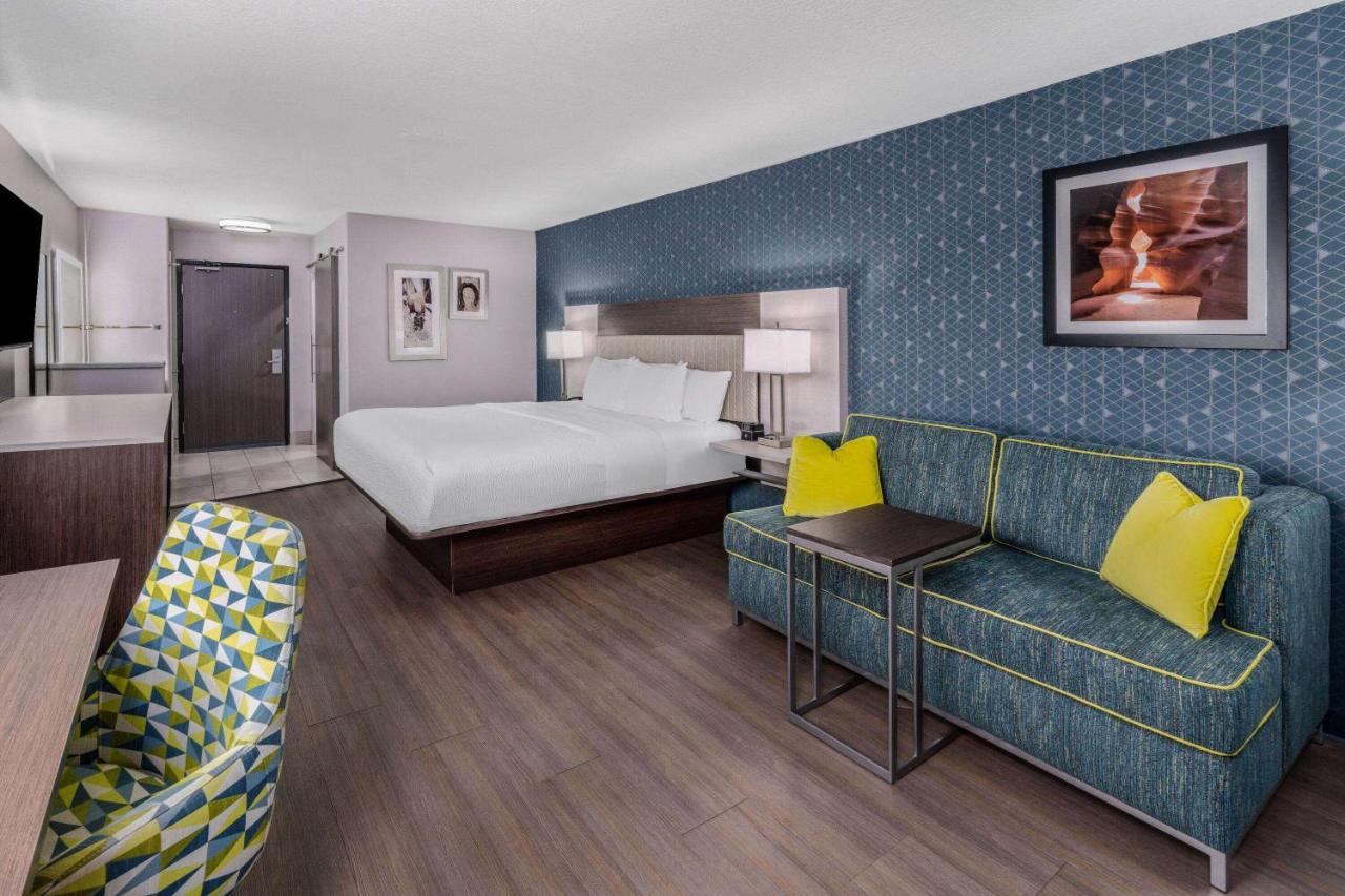 1 King Bed, Deluxe Studio Suite, Limited View, Non-Smoking at La Quinta Inn & Suites by Wyndham Santa Rosa
