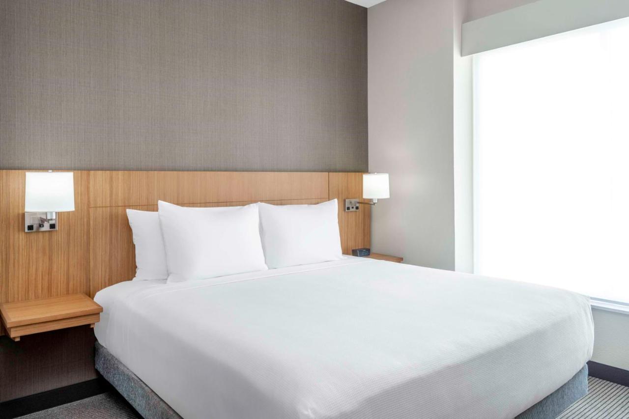 | Hyatt Place Fort Worth-Alliance Town Center