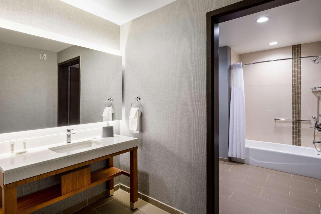 | Hyatt Place Fort Worth-Alliance Town Center