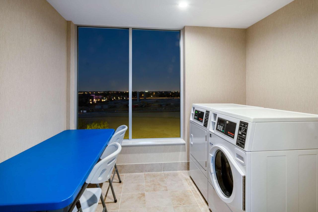 | Hyatt Place Fort Worth-Alliance Town Center