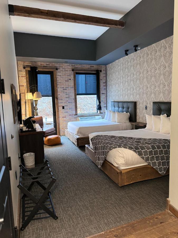Deluxe Queen Room with Two Queen Beds at Hotel Crosby