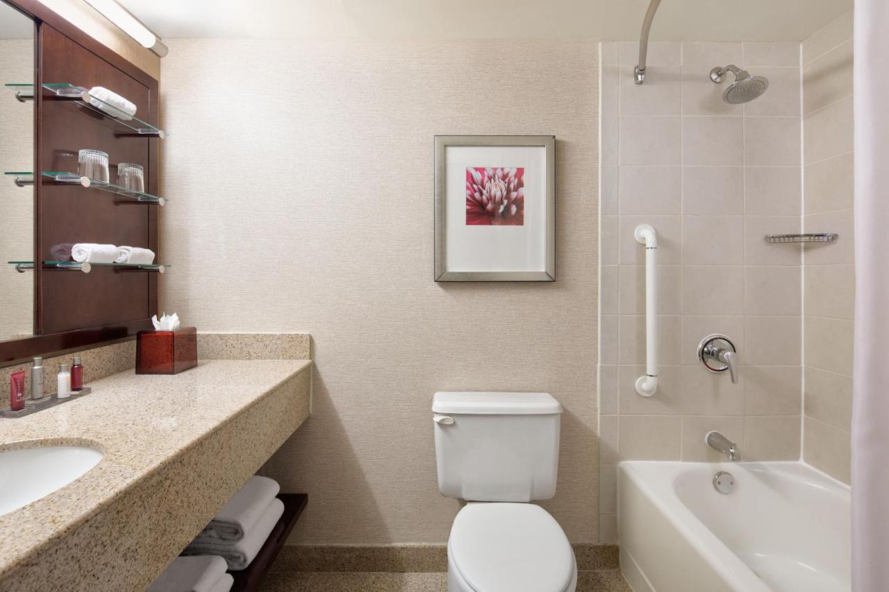 Executive King or Double Room at The Lincoln Marriott Cornhusker Hotel