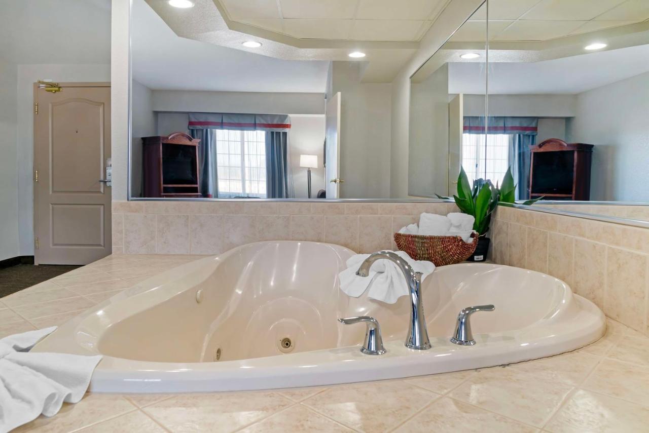 King Suite with Spa Bath - Non-Smoking at The Grand Select