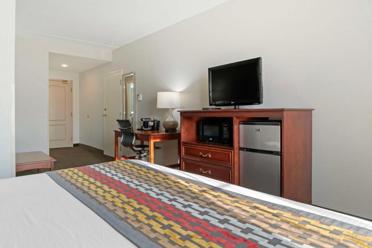 | Best Western Executive Inn & Suites