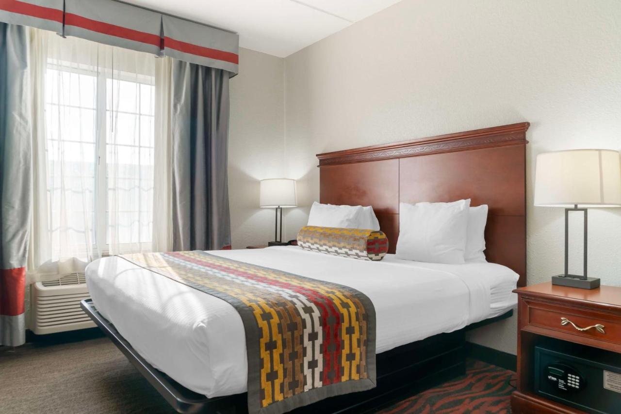 | Best Western Executive Inn & Suites