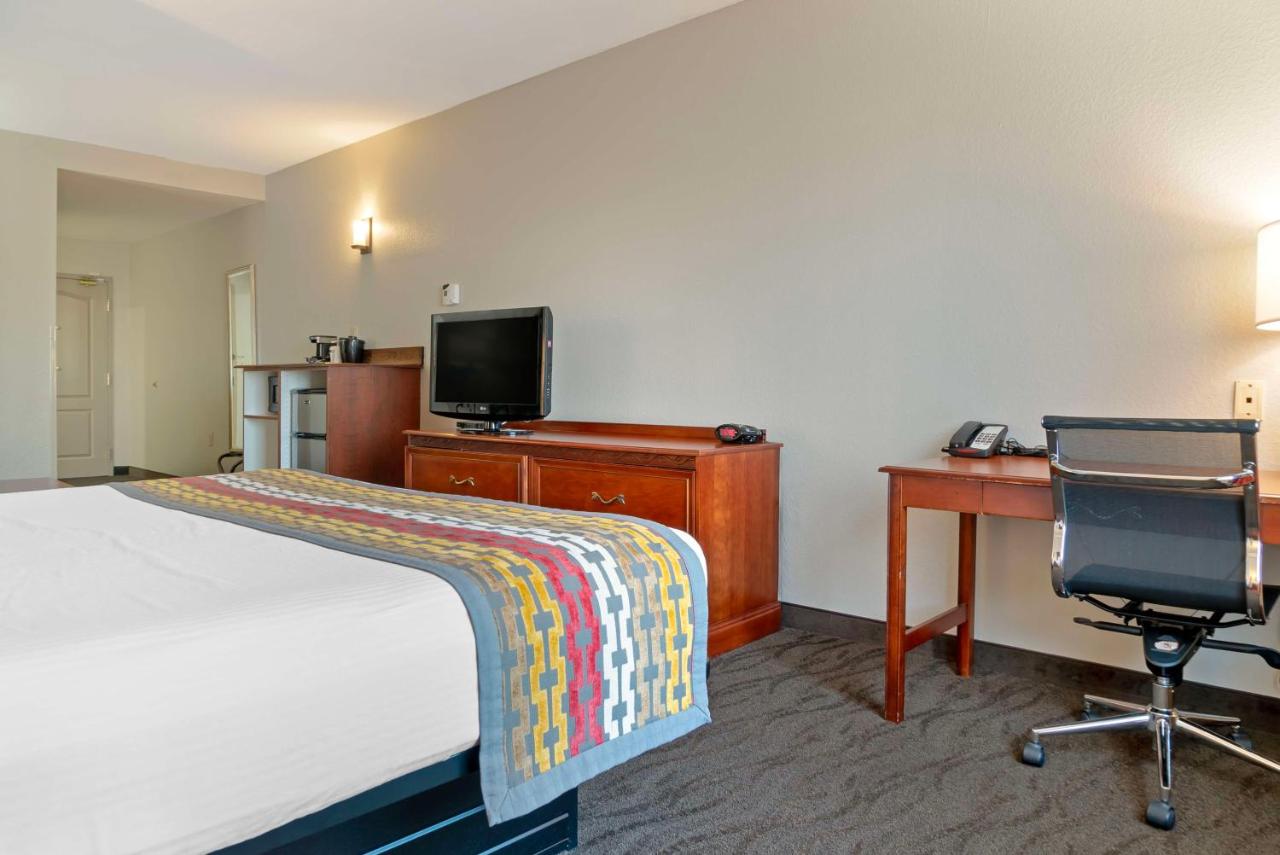| Best Western Executive Inn & Suites