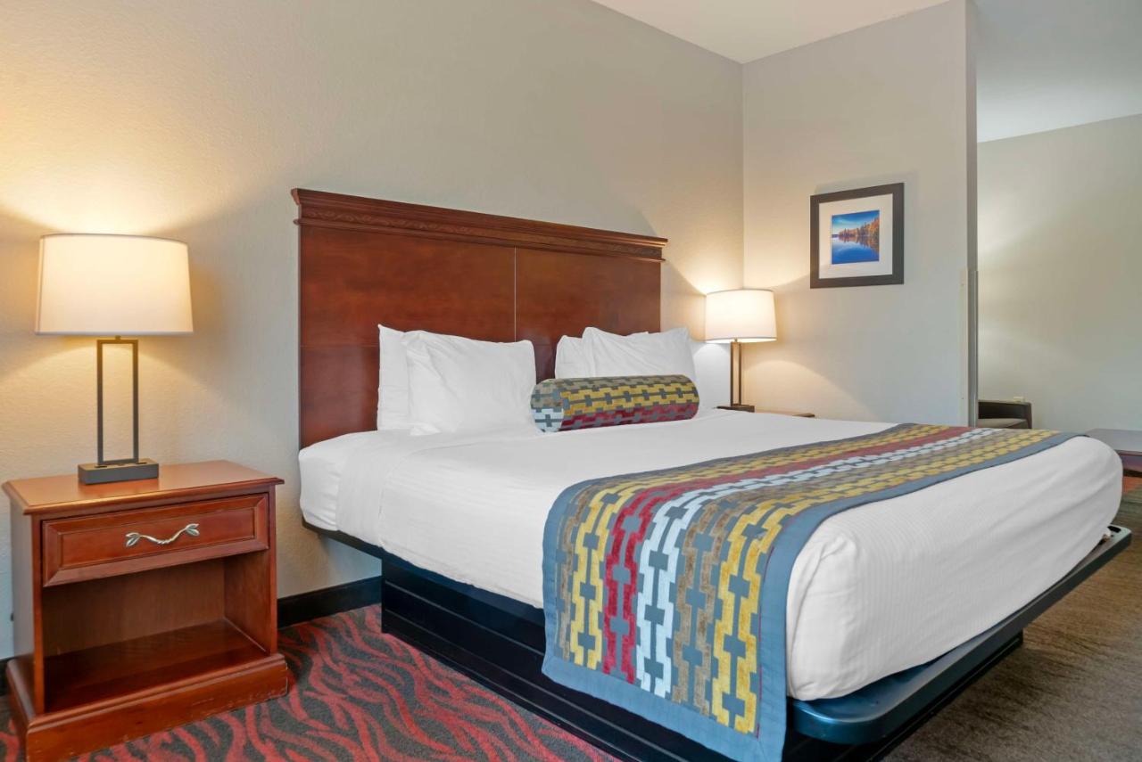 | Best Western Executive Inn & Suites