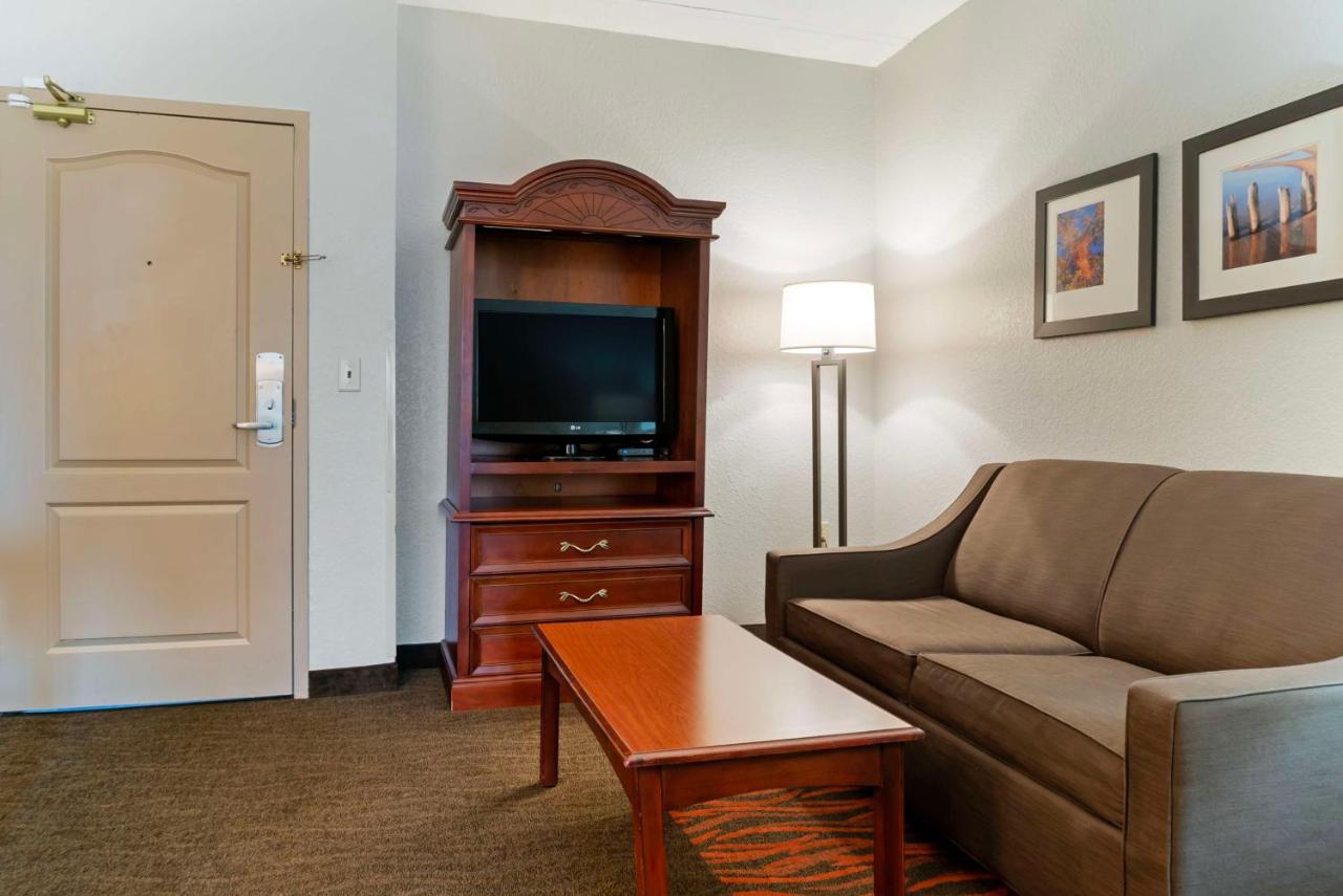 | Best Western Executive Inn & Suites