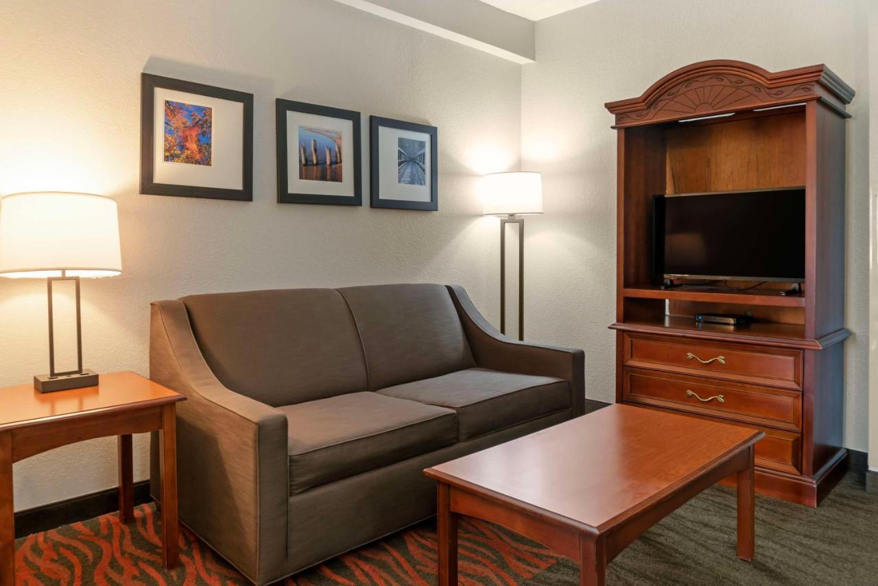 King Suite - Non-Smoking at The Grand Select