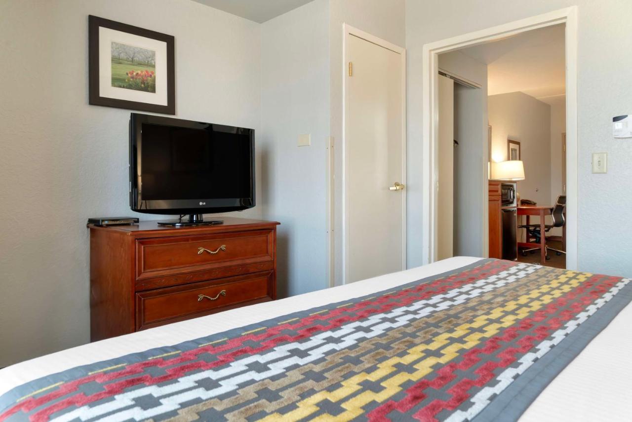 | Best Western Executive Inn & Suites
