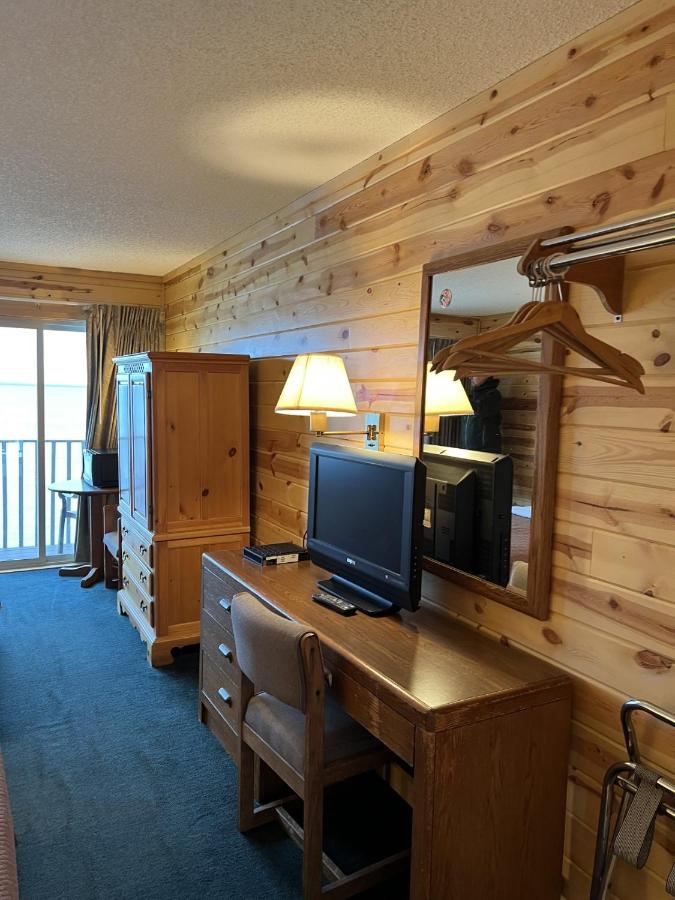 Single Room at Waterfront Inn - Mackinaw City