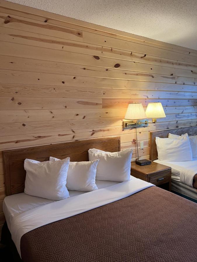Single Room at Waterfront Inn - Mackinaw City