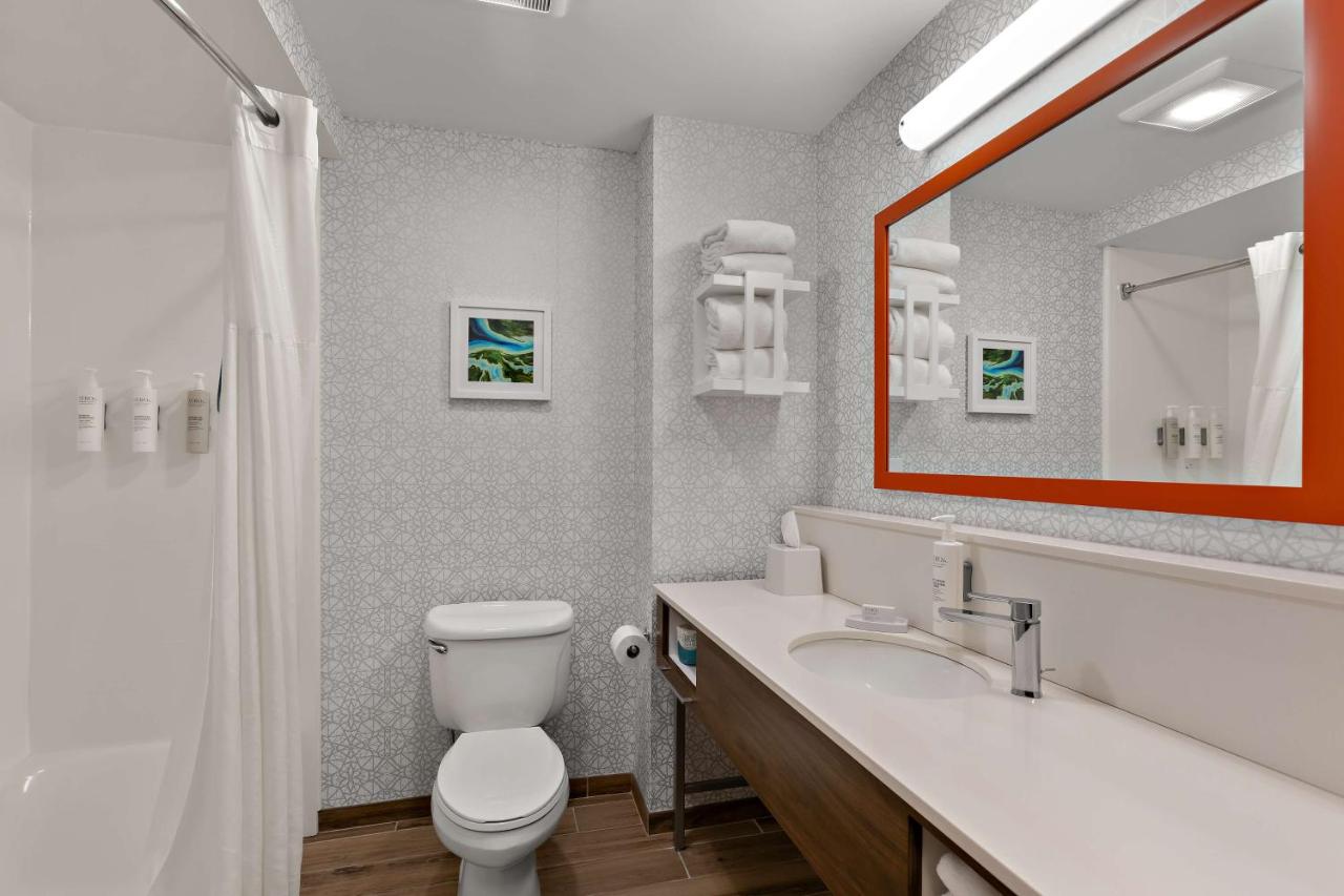 Queen Room with Two Queen Beds - Non-Smoking at Hampton Inn & Suites by Hilton Petoskey