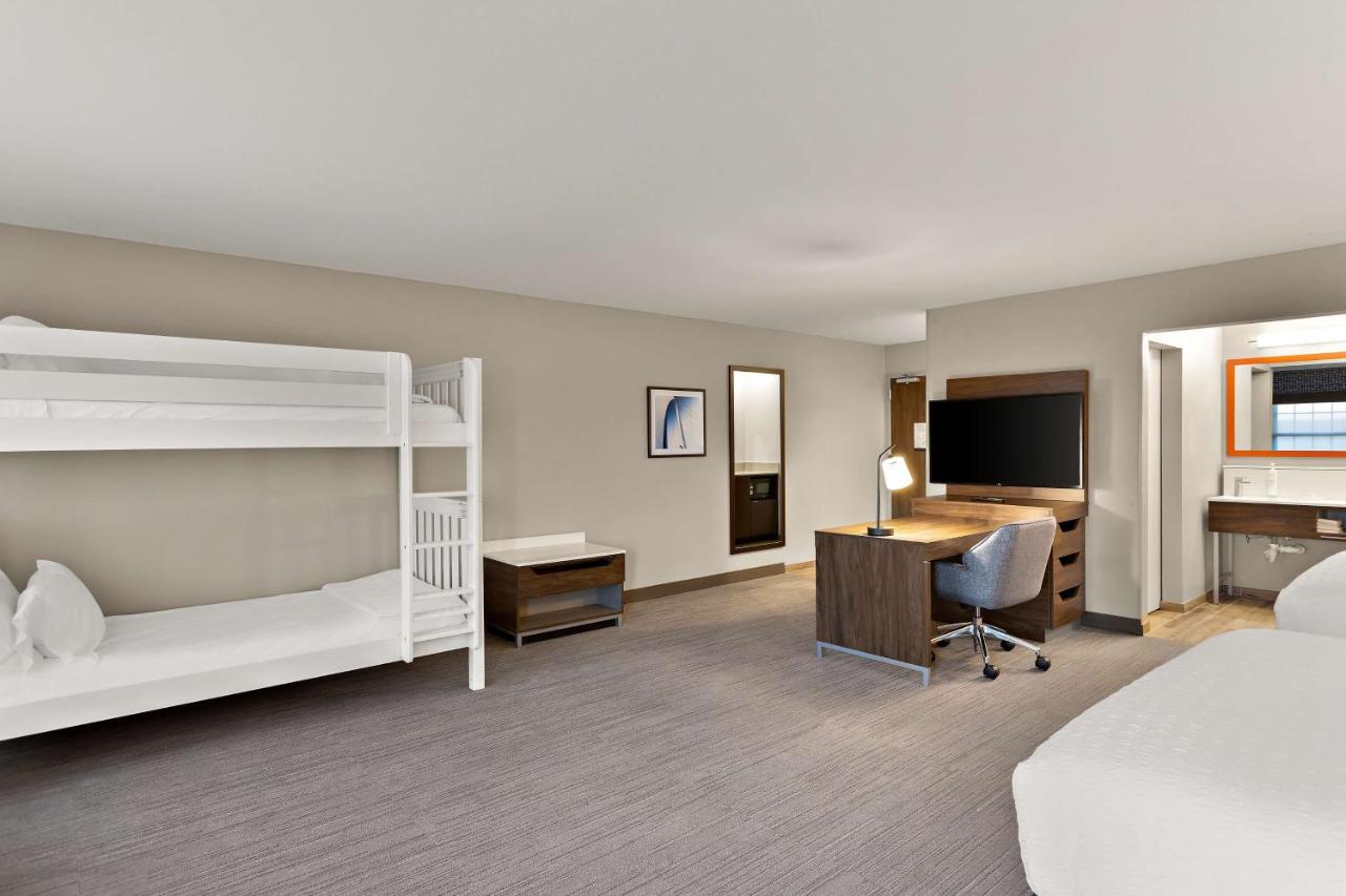 Queen Suite with Two Queen Beds - Non-Smoking at Hampton Inn & Suites by Hilton Petoskey