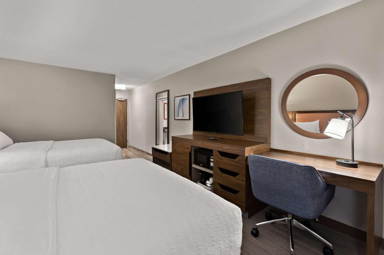 Queen Room with Two Queen Beds - Non-Smoking at Hampton Inn & Suites by Hilton Petoskey