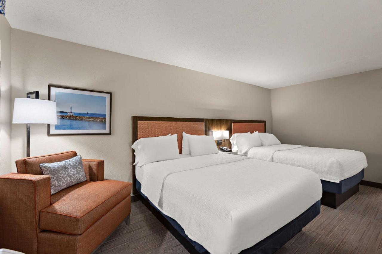 Queen Room with Two Queen Beds - Non-Smoking at Hampton Inn & Suites by Hilton Petoskey