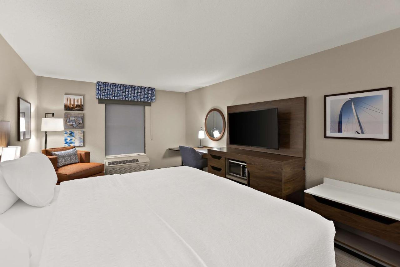 King Room - Non-Smoking at Hampton Inn & Suites by Hilton Petoskey