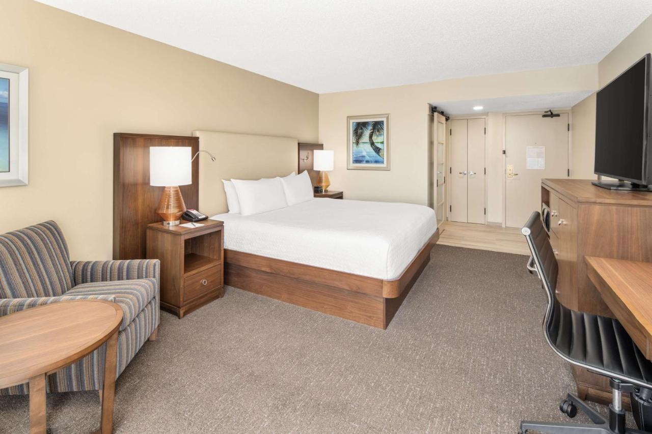  | Crowne Plaza Hotel Fort Myers at Bell Tower Shops, an IHG Hotel