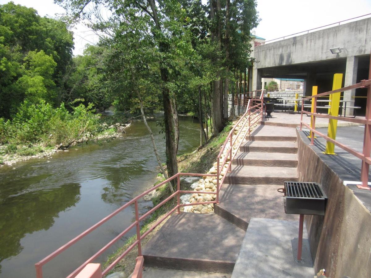 | River Bend Inn - Pigeon Forge