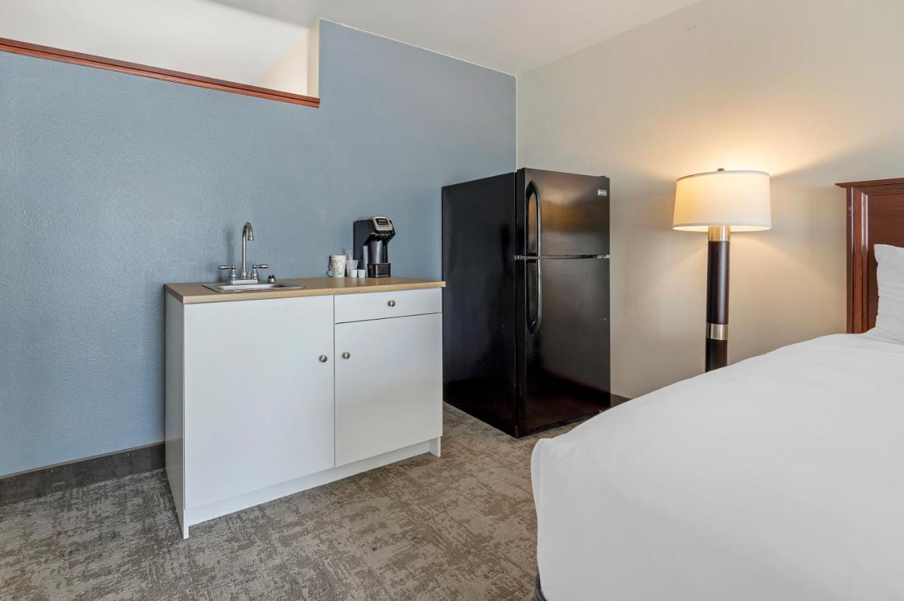 Suite at Seaport Inn and Suites