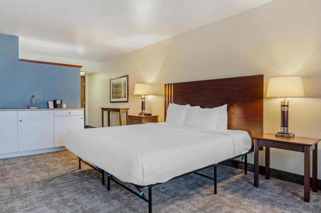 Suite at Seaport Inn and Suites