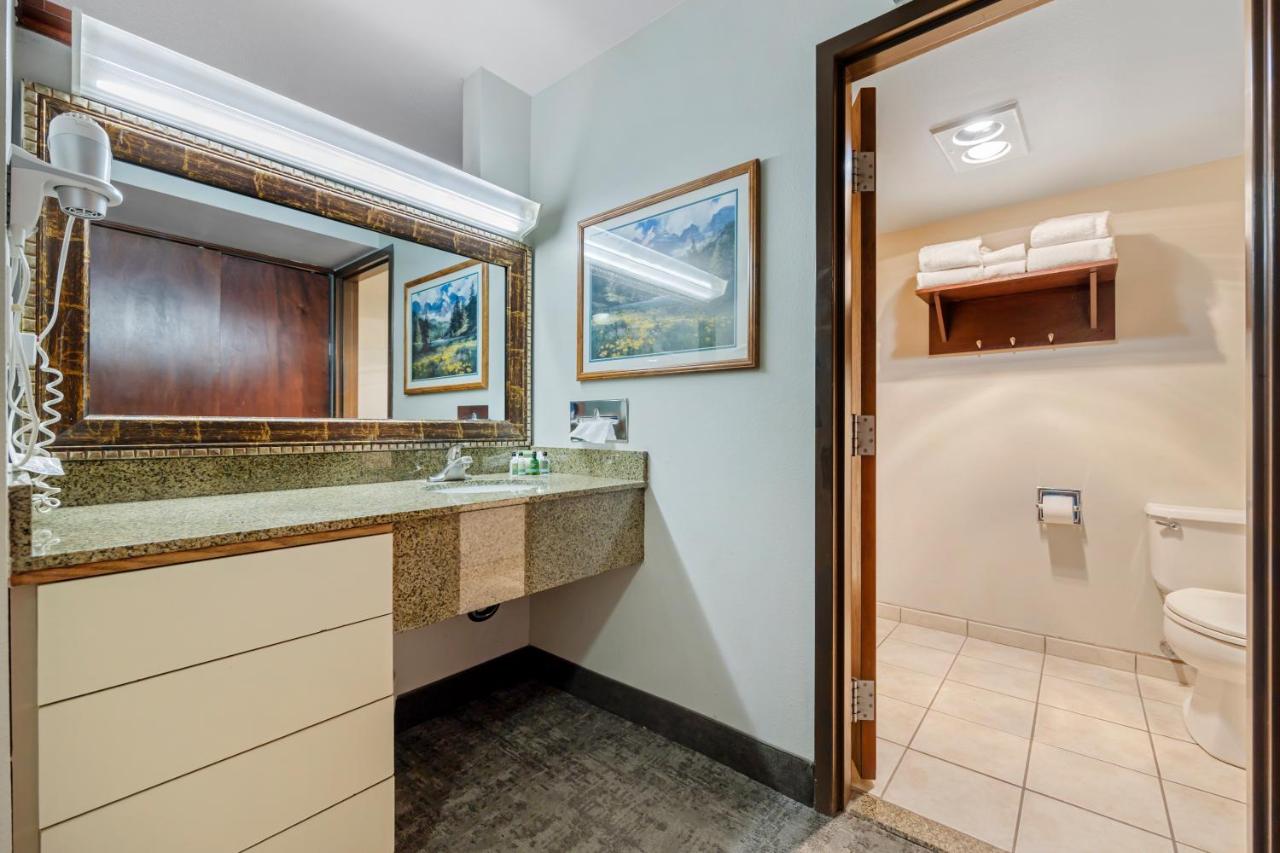 Suite at Seaport Inn and Suites