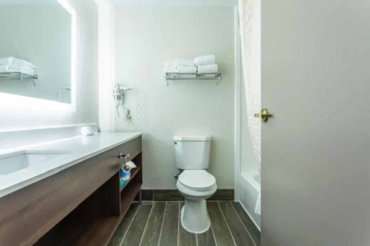 One-Bedroom Suite at Lancaster Inn and Suites
