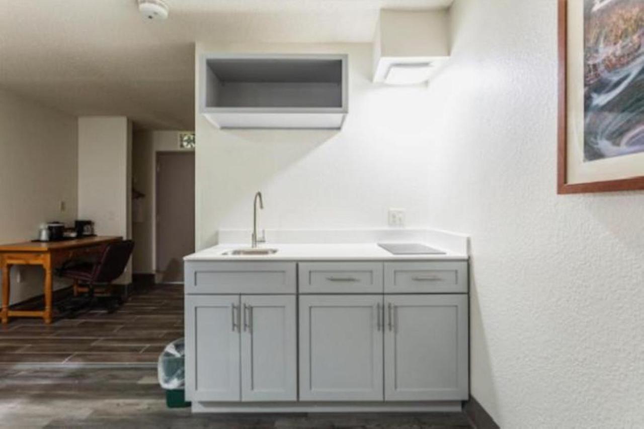 One-Bedroom Suite at Lancaster Inn and Suites