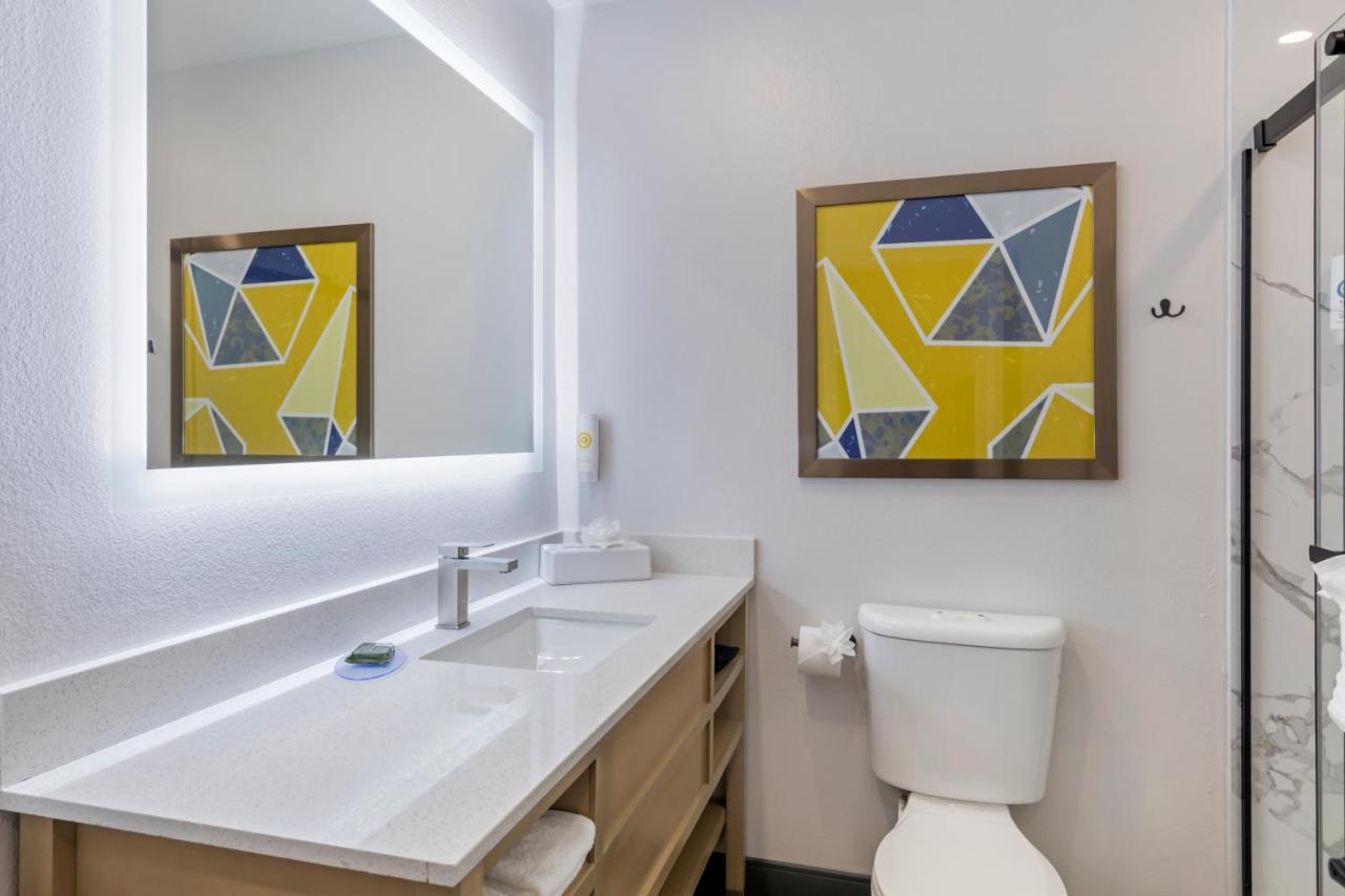Standard Room, 1 King Bed, Non Smoking at Comfort Inn & Suites Irvine Spectrum